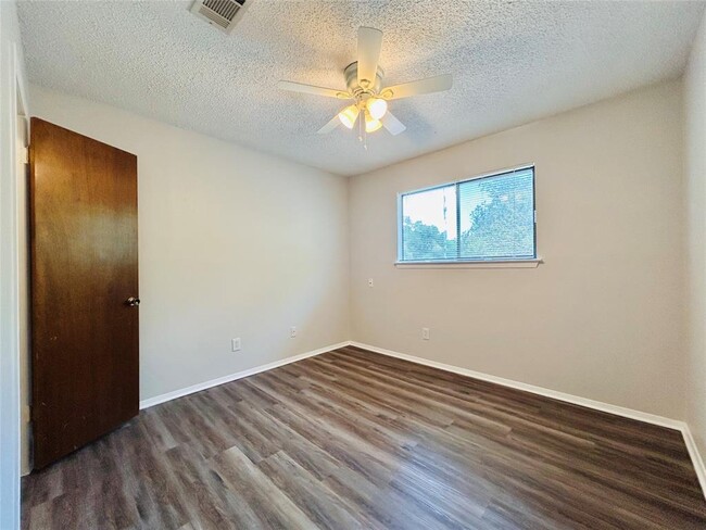 Building Photo - 7001 Winedale Dr