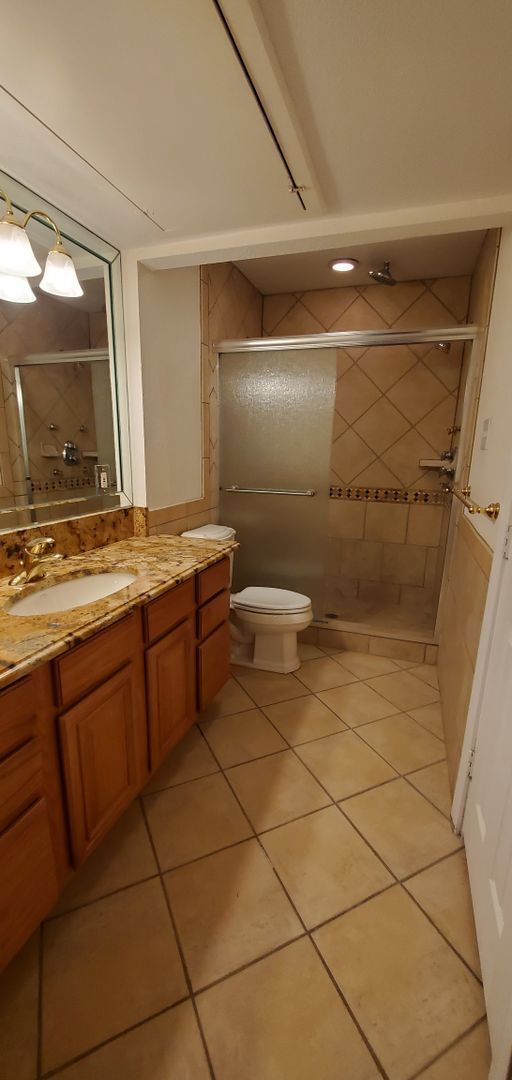 Building Photo - 10574 High Hollows Dr