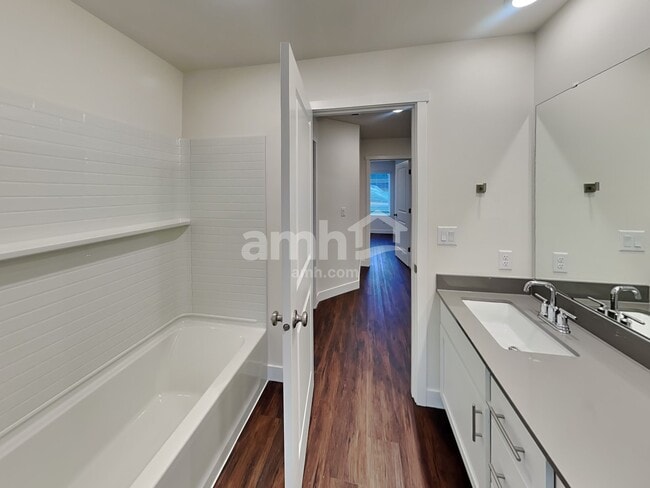 Building Photo - 4751 85th Dr NE
