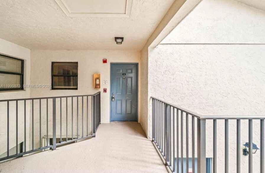 Building Photo - 1495 Lake Crystal Dr