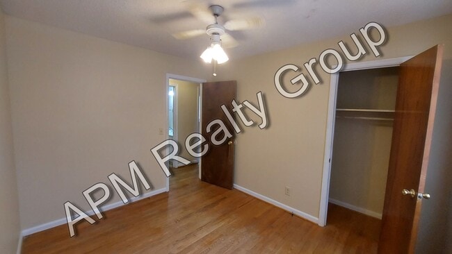Building Photo - Three bedroom home in Southeast Columbia