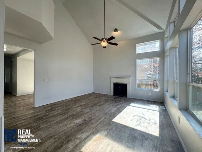 Building Photo - Spacious 4-bedroom home!