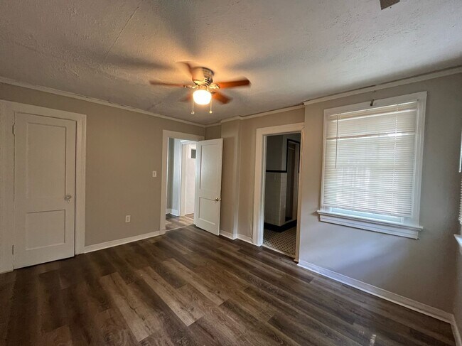 Building Photo - Located off of Victory Drive!! 2 Units Ava...
