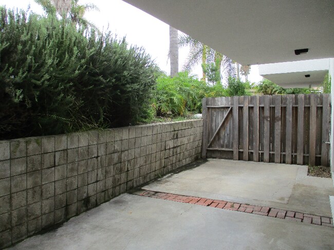 Building Photo - 112 Avenida Pelayo
