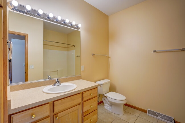 Building Photo - 1813 Carns Dr