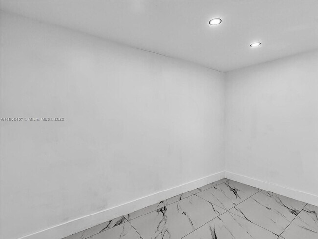 Building Photo - 4941 SW 44th Ave