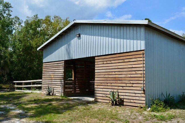 Building Photo - 16105 Temple Blvd