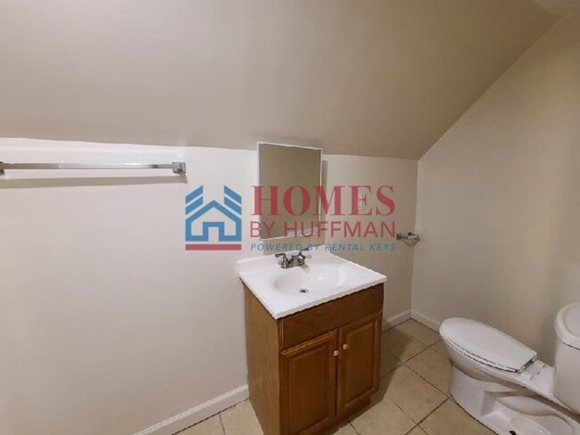 Building Photo - Three Bedroom | Two Bath House