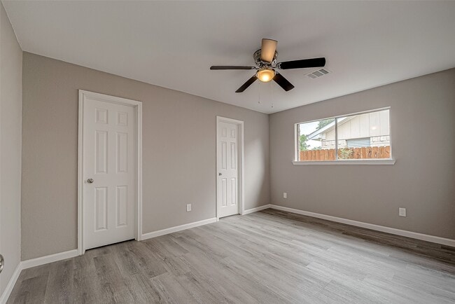 Building Photo - 8619 Valley Meadow Dr
