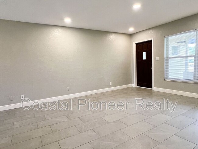 Building Photo - 2489 Del Rio Way