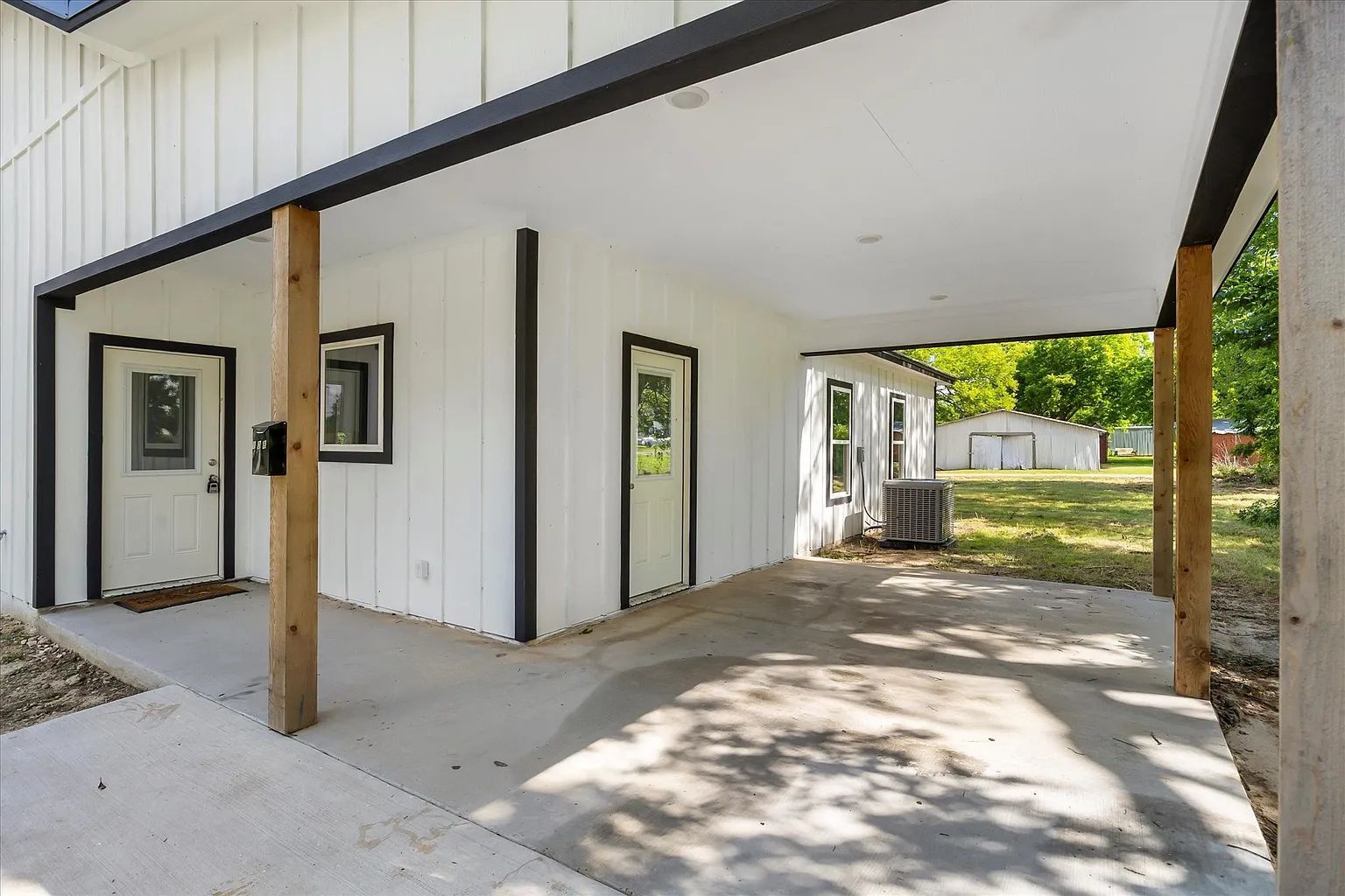 Carport - 108 W Locust St