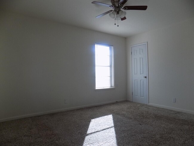 Building Photo - 1016 Billie Ruth Ln