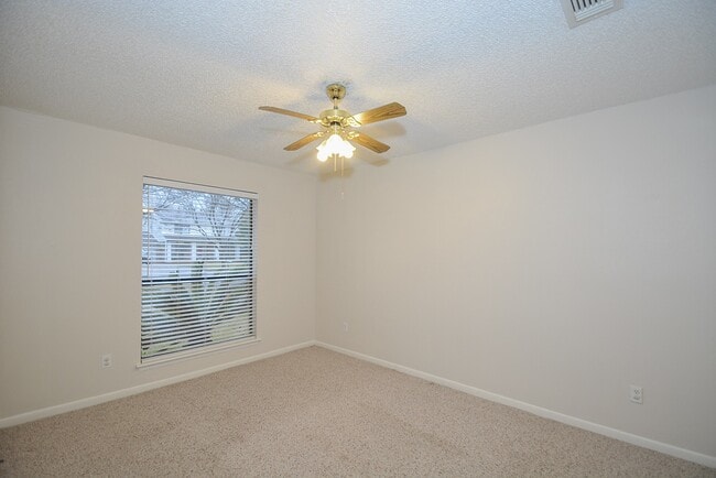 Building Photo - 3015 Sam Houston Dr