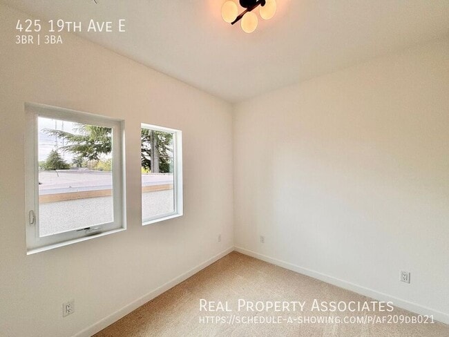 Building Photo - 425 19th Ave E