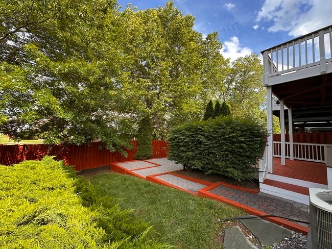Building Photo - 22702 Lamoreaux Landing Square
