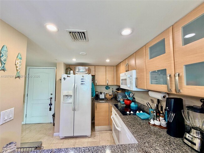 Building Photo - 2101 Brickell Ave