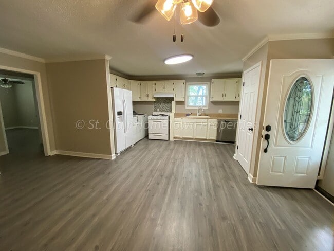 Building Photo - Charming Newly Remodeled 2-Bedroom Home fo...