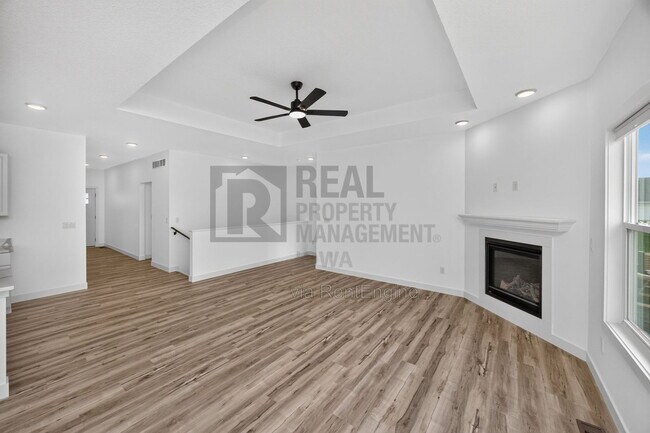 Building Photo - 8914 Hickory Dr