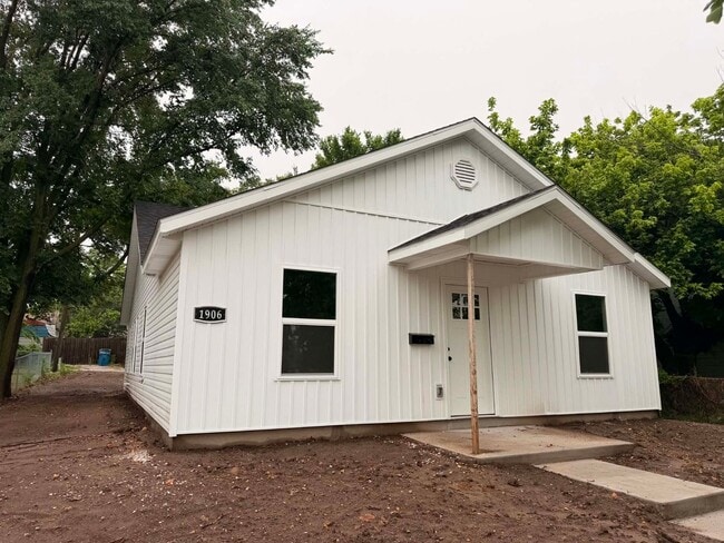 Building Photo - COMING SOON: Be the first to live in this beautiful brand-new 3 bedroom, 2 bathroom home located ...