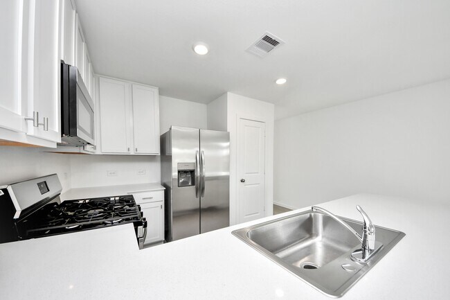 Building Photo - 29643 Knollwood Bay Rd