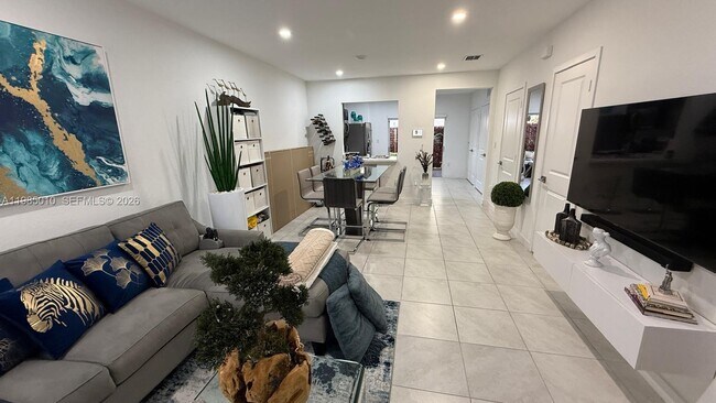 Building Photo - 440 NE 4th Terrace