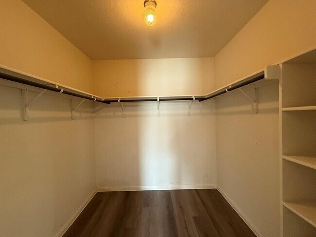 Building Photo - 18017 Busby Dr