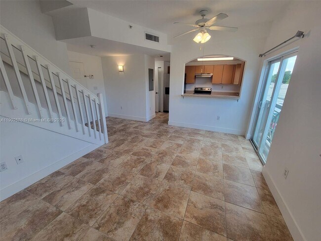 Building Photo - 357 N Royal Poinciana Blvd