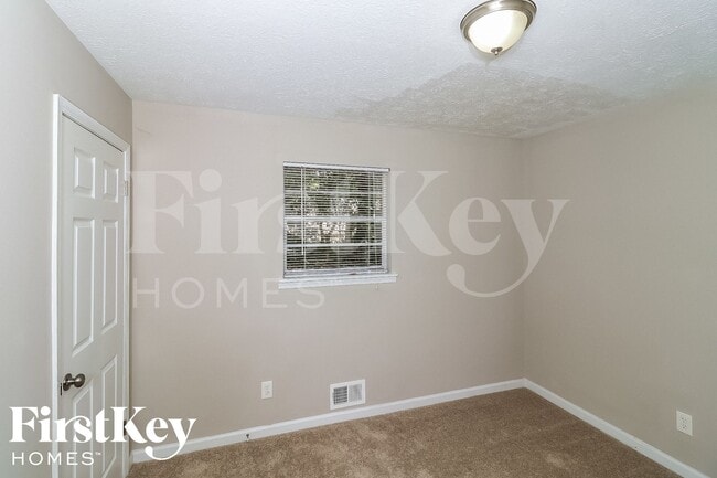 Building Photo - 3960 Watkins Way