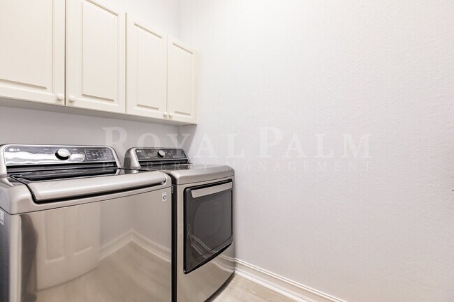 Building Photo - 12060 Lucca St