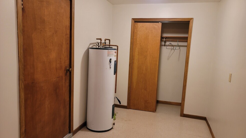 Laundry Room - 502 E Vine St