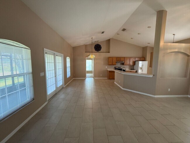 Building Photo - 2735 Cedaridge Cir