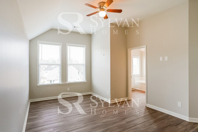 Building Photo - Enjoy living the good life in this 3 bedroom, 2 bathroom home