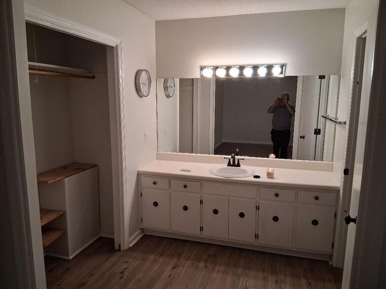 Building Photo - 8626 Surry Cir