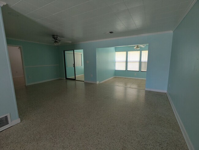 Building Photo - 1521 Normandy Way