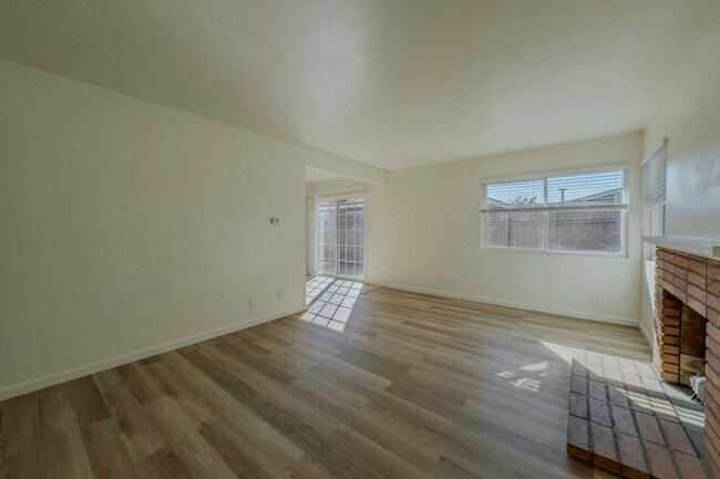 Building Photo - RIDGEWAY