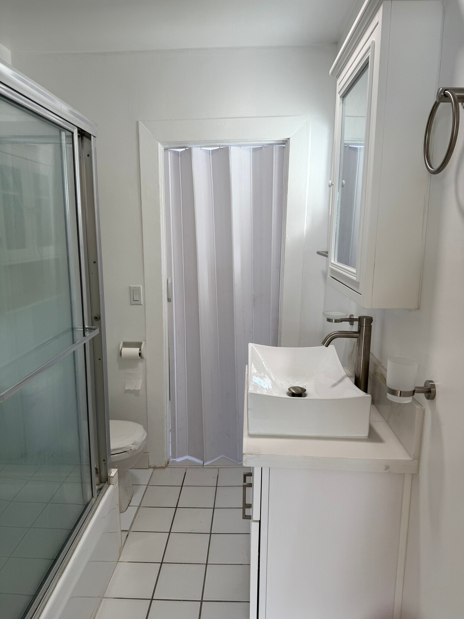 Building Photo - 8730 Rosewood Ave