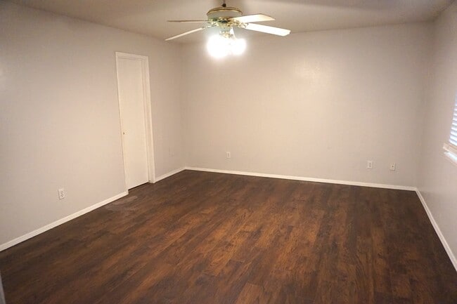 Building Photo - 3 Bed / 2 Bath Home on Cul de Sac in North Rogers - Easy access to 14th St, Shopping, Restaurants!