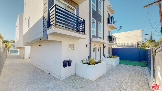 Building Photo - 307 Rosemont Ave