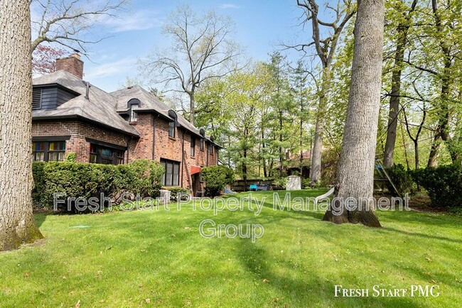 Building Photo - 28 Woodmer Ln