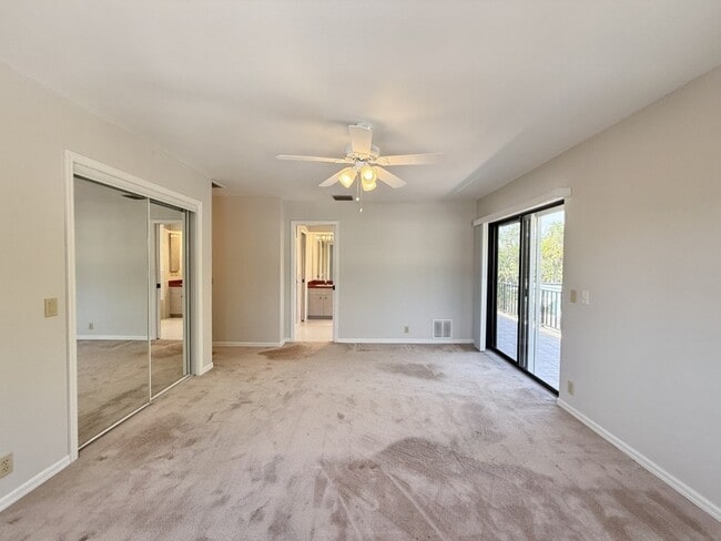 Building Photo - 867 Mandalay Ave