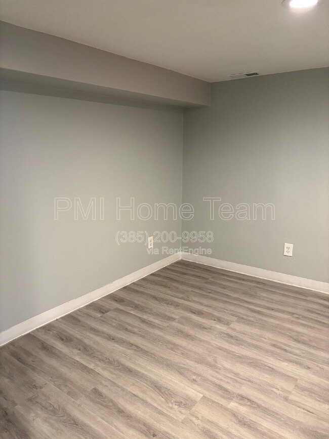 Building Photo - 168 Ross Dr