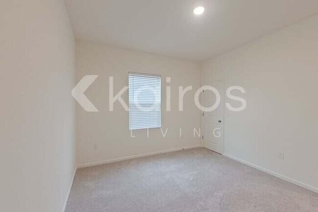 Building Photo - 653 Castillo Dr