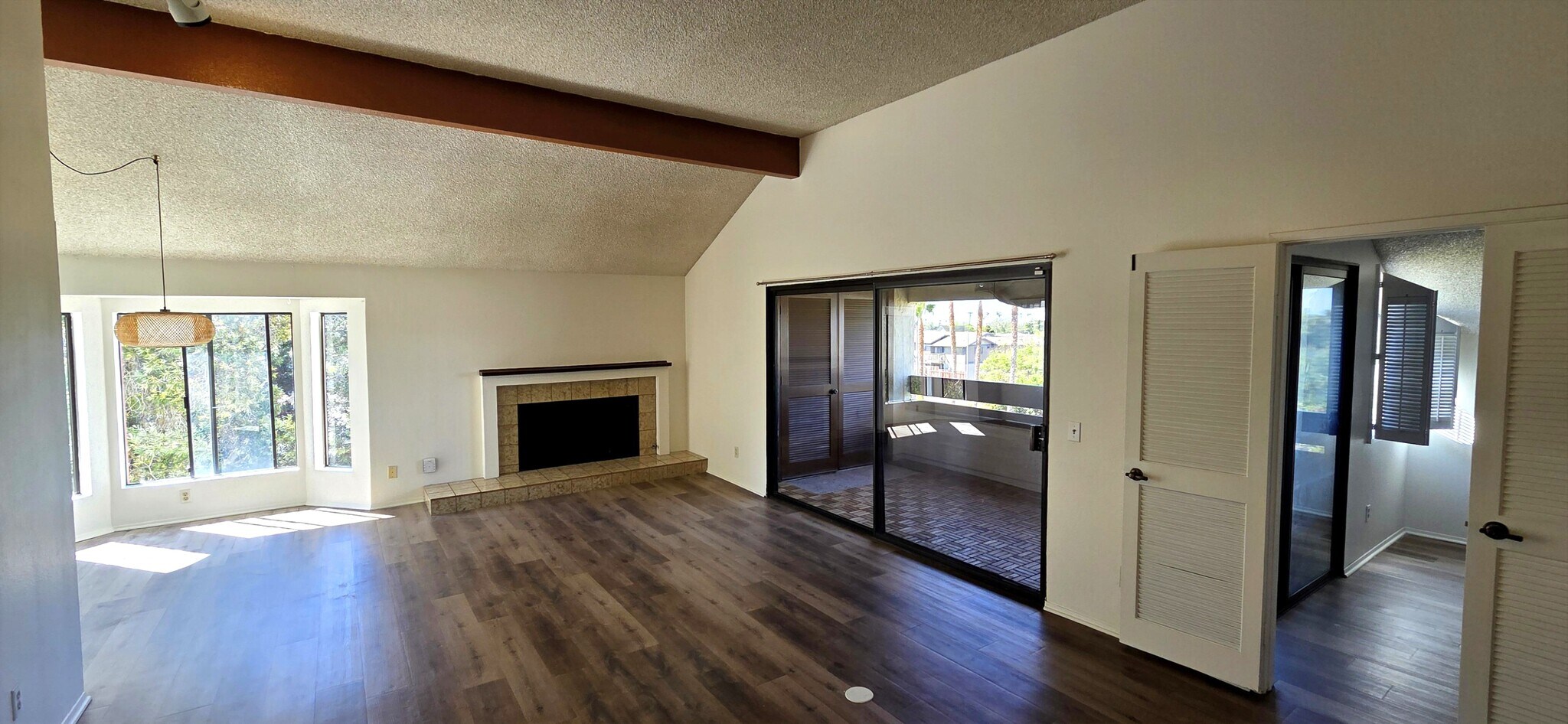 Building Photo - 376 Center St