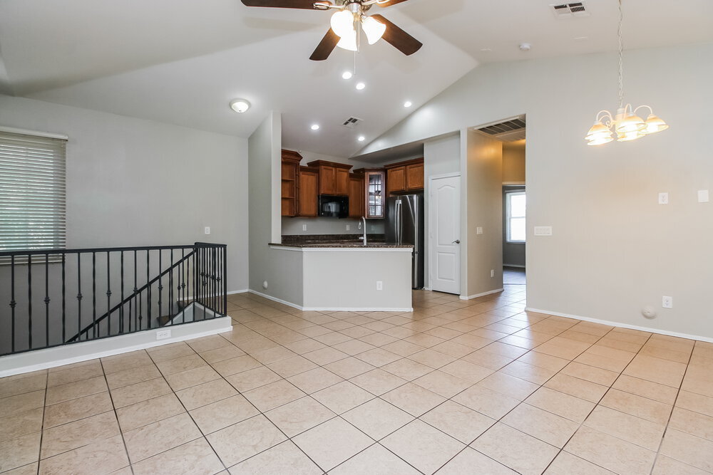 Building Photo - 2121 E Huntington Dr
