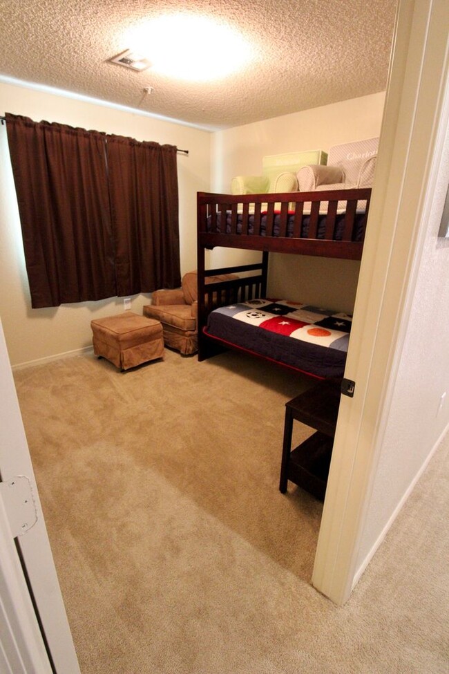 Building Photo - Furnished Short Term Rental