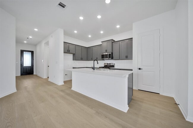 Building Photo - 42710 Loma Vista Ct