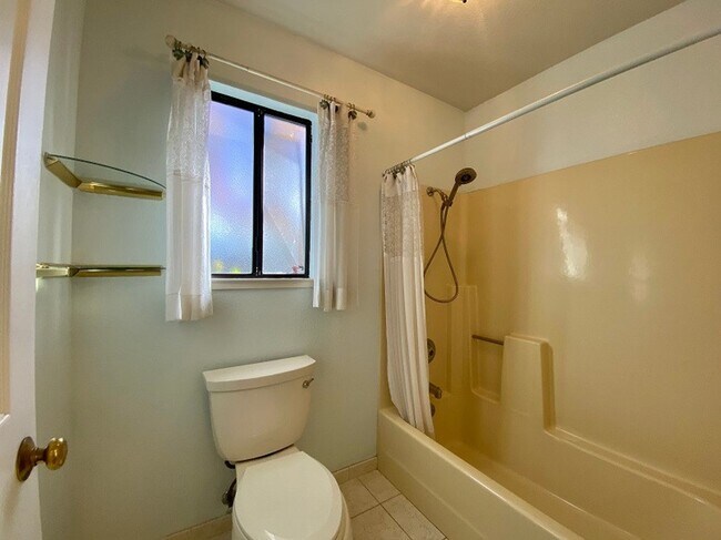 Building Photo - DO NOT DISTURB TENANTS - Spacious Two Bedr...