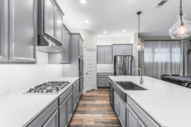 Building Photo - 218 Thistle Dr