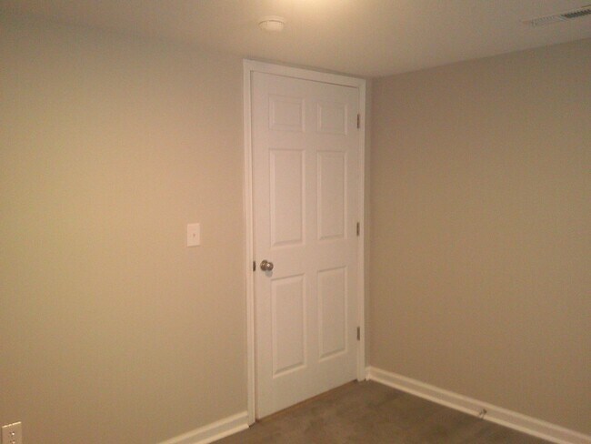 Building Photo - 211 Hickman Ave