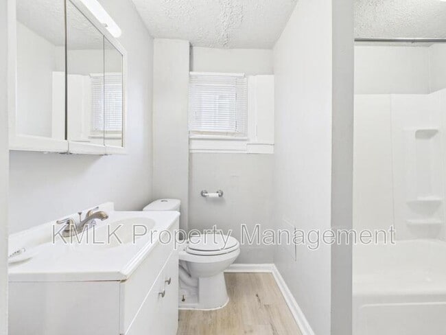 Building Photo - 635 Hazel St